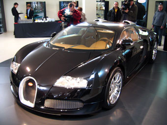 Bugatti Veyron.  .