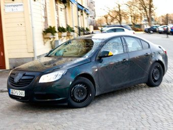 Opel Insignia.    worldcarfans.com