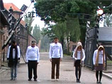  "  " (Dancing Auschwitz),   ,          