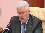 Лидер коммунистов Владимир Воронин, правивший страной 8 лет, в телеобращении к избирателям назвал референдум "антинародным", цель которого - "завершить пиратский захват власти самозванцами"