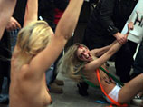     FEMEN    Agia Sophia    - "H2SO4 -  ", " !", "  !"
