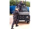          Land Rover Defender,           .  ,     .           Glock   