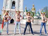 10      FEMEN         ,       