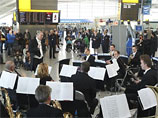 	Лондонский филармонический оркестр развлекал застрявших из-за урагана пассажиров мелодиями из Бондианы