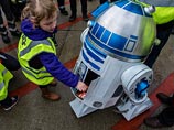 Премьера седьмого эпизода "Звездных войн" состоится 14 декабря в Лос-Анджелесе. Фильм выйдет в широкий прокат в США и Канаде 18 декабря. Россияне смогут увидеть фильм с 25 декабря