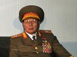В КНДР казнен начальник генштаба Корейской народной армии Ли Ён Гиль, сообщает южнокорейское агентство Yonhap. По данным агентства, высокопоставленный военный был обвинен в коррупции и других преступлениях
