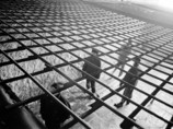 Низкий уровень социального благополучия, криминальная субкультура способствуют одурманиванию молодежи воровской романтикой, втягиванию молодых людей и подростков в совершение преступлений