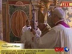Церемония интронизации Папы Римского Бенедикта XVI. Кадр CNN