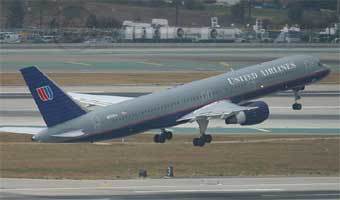 Boeing 757-200  United Airlines.   : www.airshowphotography.com