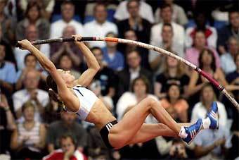 Елена Исинбаева 22 июля 2005 года. Фото с официального сайта Международной федерации легкой атлетики