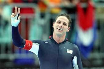Американский конькобежец Чед Хедрик стал олимпийским чемпионом на дистанции 5 000 метров