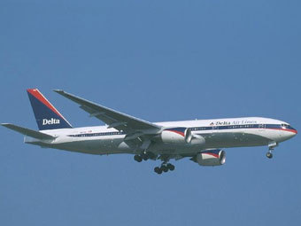  Boeing 772  Delta Airlines.    aircraft-images.co.uk