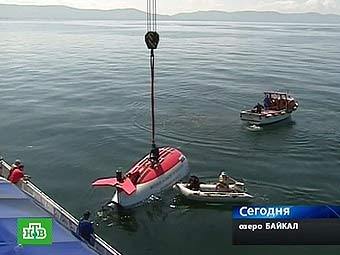 Аппарат "Мир-2" перед погружением. Кадр телеканала НТВ Аппарат "Мир-2" перед погружением. Кадр телеканала НТВ