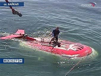 Глубоководный аппарата "Мир-2" на Байкале. Кадр телеканала "Россия" Глубоководный аппарата "Мир-2" на Байкале. Кадр телеканала "Россия"
