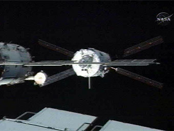 Автоматический грузовой корабль "Жюль Верн", пристыкованный к МКС. Фото NASA Автоматический грузовой корабль "Жюль Верн", пристыкованный к МКС. Фото NASA