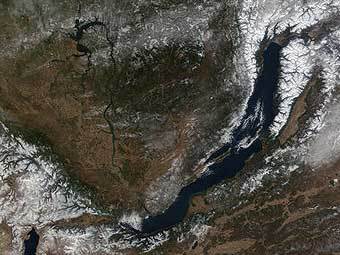 Озеро Байкал из космоса. Фото NASA. Озеро Байкал из космоса. Фото NASA.