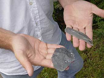 Слева "пластина", справа "лезвие". Фото авторов исследования. Слева "пластина", справа "лезвие". Фото авторов исследования.