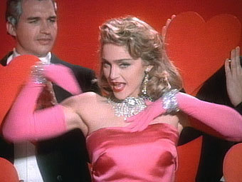 Мадонна в клипе Material Girl