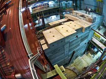 Внутри Большого адронного коллайдера. Фото   CERN Внутри Большого адронного коллайдера. Фото   CERN