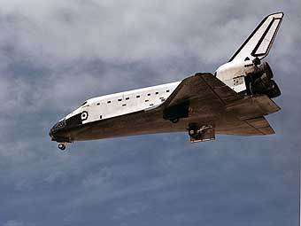 Шаттл заходит на посадку. Фото NASA/JPL Шаттл заходит на посадку. Фото NASA/JPL