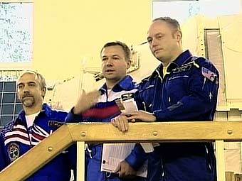 Ричард Гэрриотт, Юрий Лончаков, Майкл Финк (Michael Fincke). Кадр Первого канала Ричард Гэрриотт, Юрий Лончаков, Майкл Финк (Michael Fincke). Кадр Первого канала