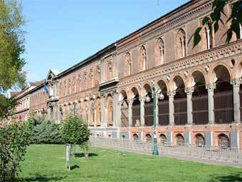  ,     .        .   Goldmund100   wikipedia.org