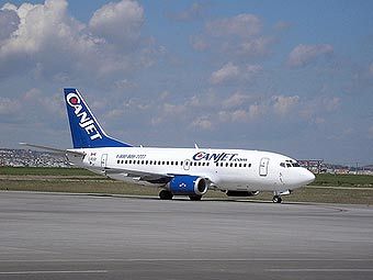 Boeing 737-800  CanJet.    airliners.net