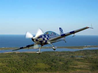 Extra EA-300.  - Extra Aircraft