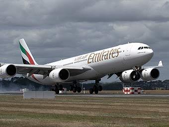 Airbus A340  Emirates.  Rob Finlayson   pbase.com 