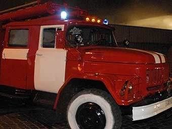 Пожарный автомобиль у зала игровых автоматов в Днепропетровске. Фото "Корреспондент"