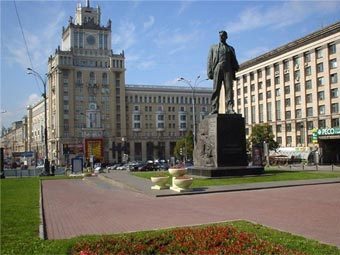 Вид на Триумфальную площадь. Фото с сайта onfoot.ru