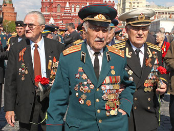 Ветераны на параде Победы в Москве 9 мая 2009 года. Фото Александра Котомина, "Лента.Ру"