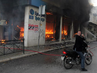 Последствия беспорядков в пригороде Афин. Архивное фото ©AFP