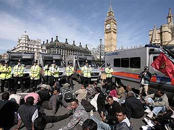 Участники тамильских акций в центре Лондона. Фото ©AFP 