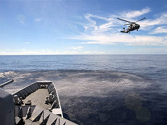 Американский вертолет в районе операции против сомалийских пиратов. Фото ©AFP