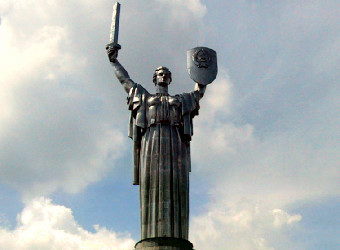 Монумент "Родина-мать" в Киеве. Фотография Михаила Лазарева