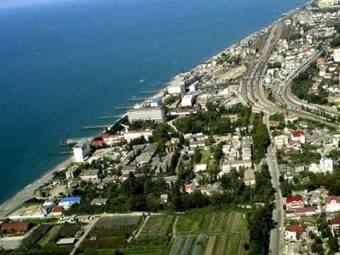 Вид на Адлер. Фото пользователя Lokomotiv с сайта wikipedia.org
