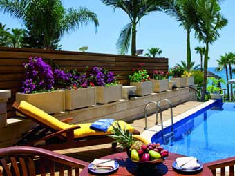   ""  .    amathus-hotels.com