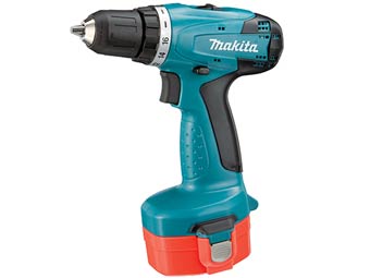  Makita.  - 