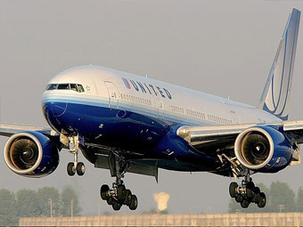   United Airlines.   Eyone   Wikimedia Commons