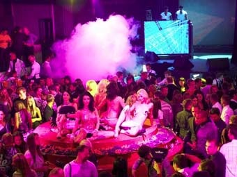  "We Are Family Disco Hotel".   , mainpeople.ru