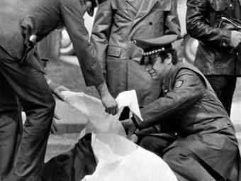 1977 .        .  ©AP, 