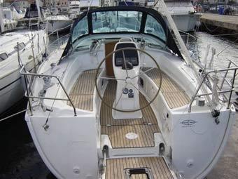  Bavaria-38 Cruiser.    theglobesailor.com