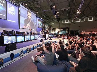 Gamescom 2010.     .