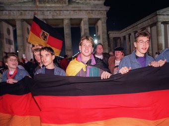     3  1990   .  ©AFP, 