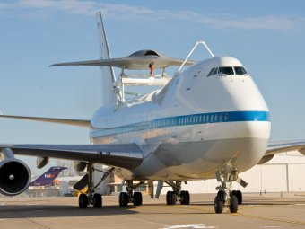 Phantom Ray    B747 SCA.    boeing.com