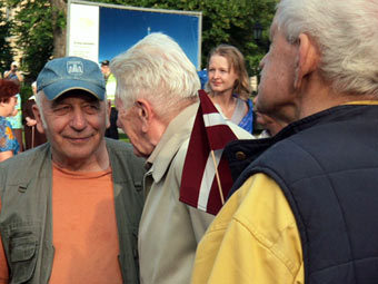       2010 .   