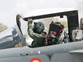   Tejas.    bharat-rakshak.com