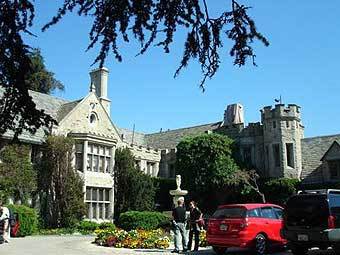  Playboy Mansion.    buzznet.com 