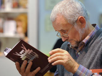     Non/fiction.   ,  